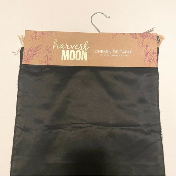 Harvest Moon Table Runner Decor with Sunflower and Pumpkin Design - Picture 13 of 16